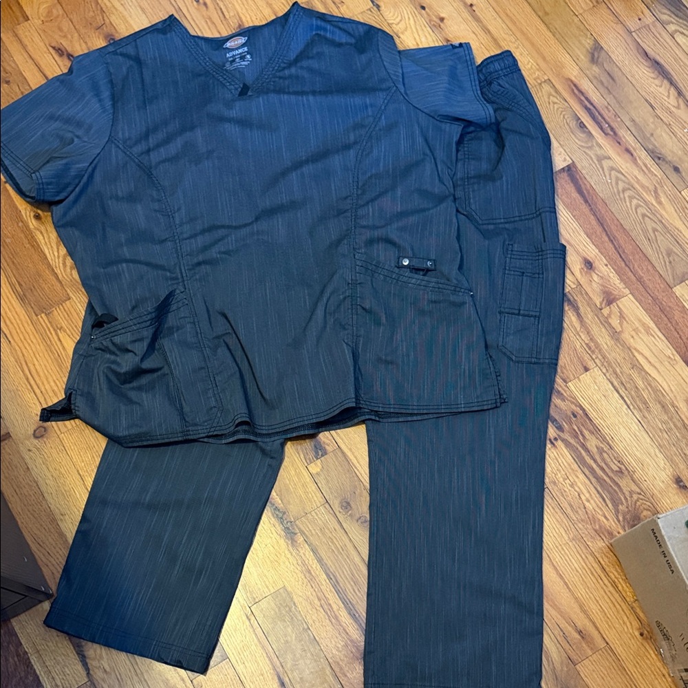 Dickies Women's Dark Gray Scrub Set